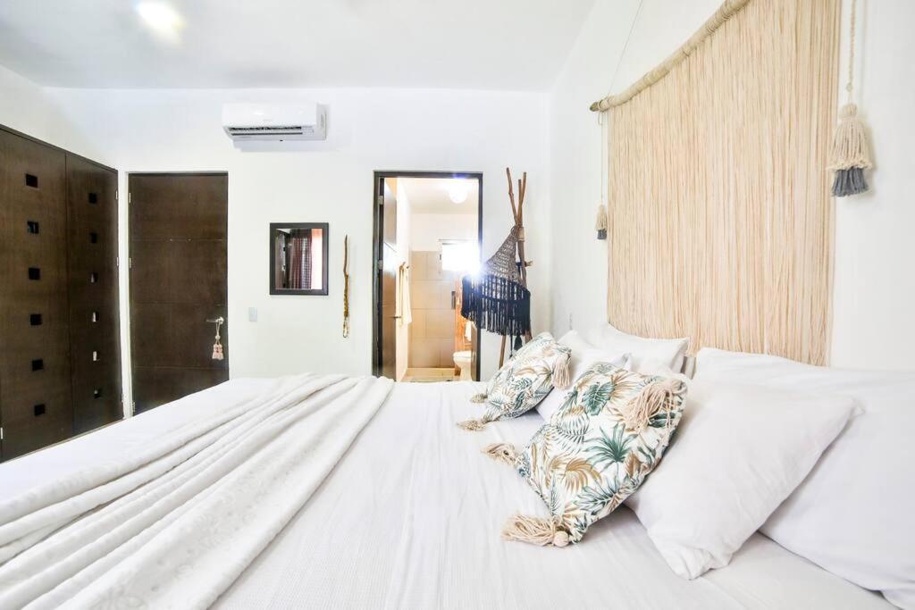 Lovely 2 Bdrm In Gated Community & Pool View